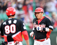 KIA, 홈런 3방으로 NC에 13-3 대승…상대 6연승 저지하고 3연패 탈출 [SS창원in]