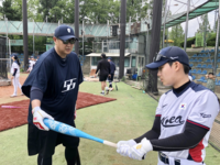 창원에 ‘조선의 4번타자’가 떴다!…이대호, 女야구 대표팀 일일 코치로 변신 [SS창원in]