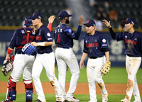 [포토] 롯데, 두산 12연승 저지하며 3연패 탈출