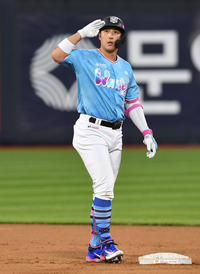 [포토]연타석 2루타 기록하는 KT 황재균