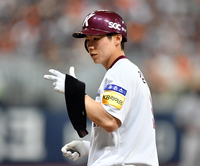 [포토]‘8회말 안타로 포문 연’ 김혜성