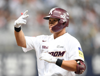 [포토]안타 세리머니 하는 키움 주성원