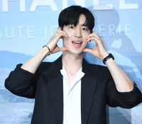 [포토] 이제훈 '깜찍 볼하트'