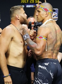 ‘UFC 291’ 페레이라, 미들급 챔피언 이어 라헤 데뷔전도 승리..“타이틀전 원해”