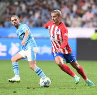 [포토]그리즈만, 베르나르도 실바의 수비를 피해서...