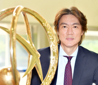 [단독]홍명보 프로 사령탑 ‘최단기 10억 감독’ 우뚝…‘최초 1억 선수’ 이어 새 이정표