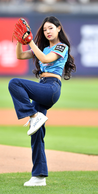 [포토]‘학다리 뽐내며 와인드업’ 미스코리아 유시은