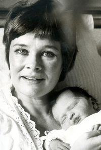 ‘제임스 본드 상사’ 주디 덴치, 시력장애로 은퇴 선언[할리웃톡]