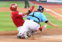 [포토]홈에서 아웃되는 SSG 추신수