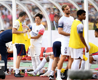 [포토] 밝은 표정으로 이야기 나누는 이강인