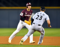 [포토] ‘견제구 걸린 김혜성’ 도망갈 수가 없네