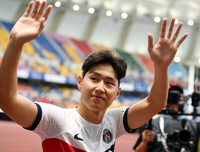 [포토] 이강인 '한국팬들에 인사'