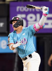 [포토]역전타 치는 KT 황재균