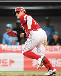 [포토]SSG 추신수, 두 번째 2루타는 선제 적시타