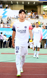 [포토] 그라운드 들어서는 이강인