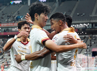 [포토]김준호와 함께 동점골의 기쁨을 나누는 포항 오베르단