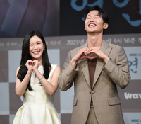 [포토] 이다인 -이학주 '하트 포즈에 웃음 빵'