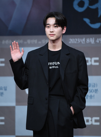 [포토] 창백하리만치 하얀 얼굴, 김윤우