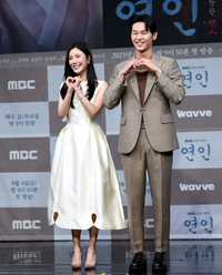 [포토] 이다인 - 이학주 '맞춤 패션'