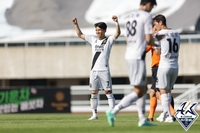 조영욱 2부가 좁다, 리그 11호골 ‘득점 공동선두’…김천, 성남 4-0 대파 ‘K2 1위 유지’ [K리그2 종합]