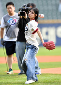 마크롱 대통령 부부, 전지현·싸이·필릭스 등 K-스타와 ‘인증샷’