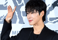 [포토]유노윤호, 얼굴 라인 뽐내며...
