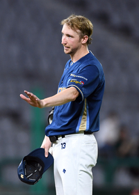 [포토]최정에게 사과하는 페디