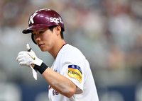 [포토]‘3회말 안타출루’ 김혜성