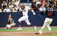 [포토]얼굴 보호하며 홈 밟는 키움 도슨