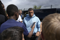 PSG에 안 진다, 음바페 잔류 의사 확고 치열한 자존심 싸움…개막 3일 앞두고 ‘어수선’