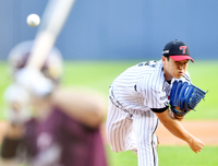 [포토]‘김혜성에 키움 상대 첫안타 허용하는’LG 최원태