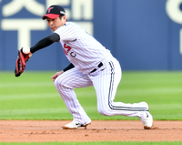 [포토]‘1회초 김혜성 타구 잡았다 놓치는 오지환’