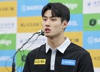 수영 간판 황선우, 80대 노인 뺑소니 의심 사고…‘경찰 조사 중’