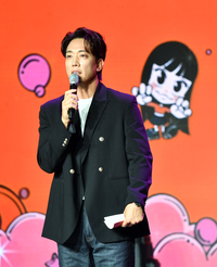 [포토]‘스테이씨 쇼케이스’ 사회맡은 김환 아나운서