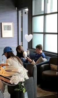 블랙핑크 리사, 루이비통 3세 전용기 탔나…YG의 여전한  침묵 의미는 긍정?