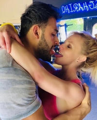 ‘불륜’ 브리트니 스피어스, ‘12세 연하♥’와 이혼…결혼반지도 이미 OUT[할리웃톡]