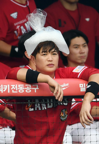 “13번째 투수도 막을 수 있는 리드해줘야 한다” 위기의 SSG, 주전포수 질책성 엔트리 교체[SS문학in]