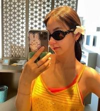 ‘어머나’ 안소희, 휴가지에서 뽐낸 오렌지빛 수영복 자태+늘씬한 각선미