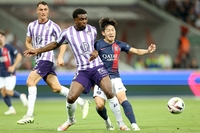 공격 가담 안 하는 레프트백, 호흡 안 맞는 미드필더…엔리케 감독은 이강인을 아직 쓸 줄 모른다