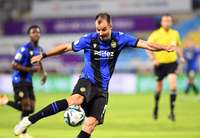 [포토]발리슛 하는 인천 무고사