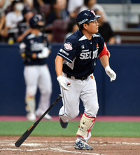 [포토]‘국대포수의 위엄’ 복귀 첫타석..솔로홈런 신고 양의지