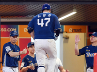 [포토]‘연타석홈런 김형준에 엄지척’ 강인권 감독
