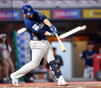 [포토]‘우측담장 넘기는 홈런 기록하는 김형준’