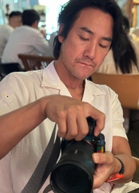 ‘7년 만에 복귀’ 엄태웅, 놀라운 근황..덥수룩한 수염에 수수한 옷차림 ‘눈길’