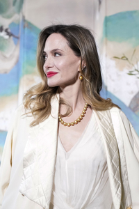 졸리 중지에 브래드 피트 욕? 그란데는 ‘불륜감사’?  할리우드★ 각양각색 문신 [할리웃톡]