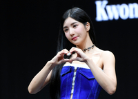 ‘워터밤 여신’ 권은비, 성희롱에 성형 의혹까지…도 넘은 루머에 몸살