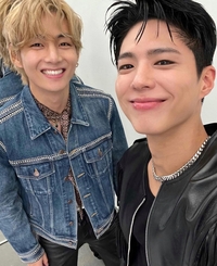 박보검·뷔 뜨자 도쿄가 들썩, 경찰차 출동한 열광의 화보 현장 비하인드