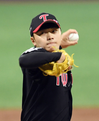 “후반기 키(key)다!”…LG 김윤식, 11승 투수 대체자로 낙점 [백스톱]