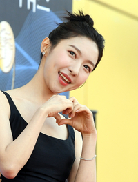 LG-한화 주말 3연전에 김은희 작가·배우 정일우·주현영 승리기원 시구 나서