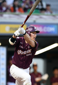 [포토]키움 김혜성, SSG 김광현 상대 안타